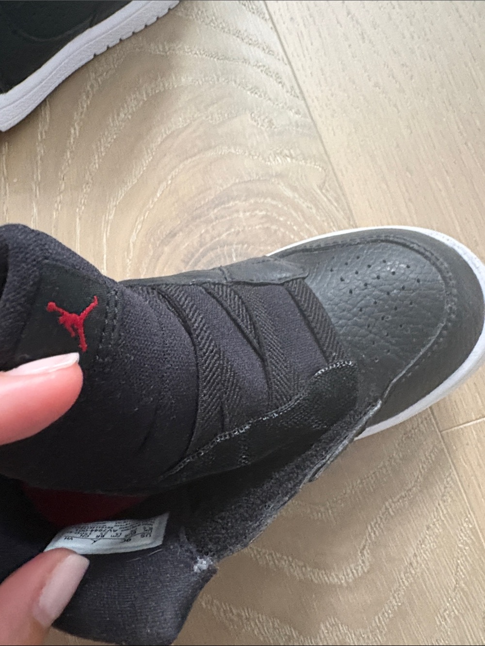 Jordan Sneakers - Picture 3 of 4